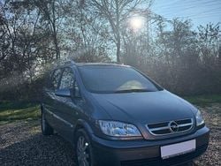 Grau Gebraucht 2005 Opel Zafira Njoy Van / Kleinbus | 1.290 € (Superpreis)