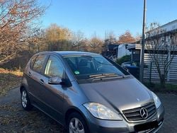Grau Gebraucht 2010 Mercedes A180 Kleinwagen | 3.000 € (Fairer Preis)