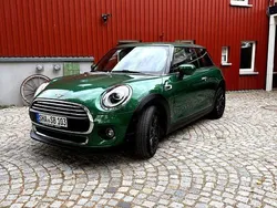 Grün Gebraucht 2020 Mini ONE Kleinwagen | 18.499 € (Etwas zu teuer)