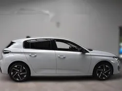 Weiß metallic Gebraucht 2023 Peugeot 308 Allure | 21.360 € (Superpreis)