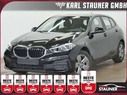 Black sapphire metallic (metallic) Gebraucht 2024 BMW 118 Advantage Kleinwagen | 22.980 € (Guter Preis)