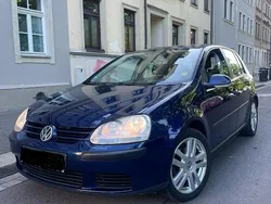 Blau Gebraucht 2004 VW Golf V Kleinwagen | 2.100 € (Fairer Preis)