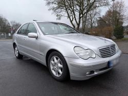 Grau Gebraucht 2002 Mercedes C200 Elegance Limousine | 2.980 € (Fairer Preis)