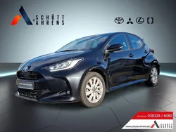 Black mica / ink Gebraucht 2022 Toyota Yaris Limousine | 21.480 € (Etwas zu teuer)