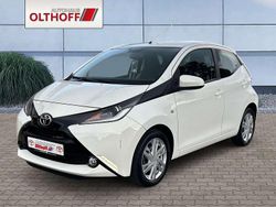 Weiß Gebraucht 2017 Toyota Aygo X-play Kleinwagen | 9.780 € (Etwas zu teuer)