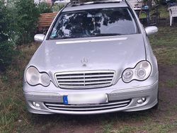 Silber Gebraucht 2005 Mercedes 320 Kombi | 2.300 €