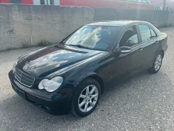 Schwarz Gebraucht 2002 Mercedes C200 Limousine | 3.100 € (Fairer Preis)