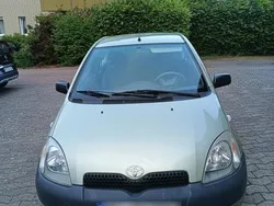 Grün Gebraucht 2002 Toyota Yaris Kleinwagen | 1.000 €