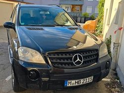 Schwarz Gebraucht 2007 Mercedes ML320 SUV | 3.500 €
