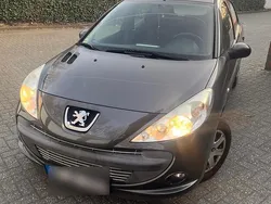 Grau Gebraucht 2012 Peugeot 206+ Kleinwagen | 2.650 € (Fairer Preis)