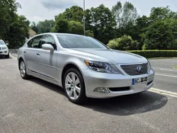Grau Gebraucht 2008 Lexus LS600h L Limousine | 22.900 €