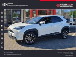 Platinumweiss perleffekt Gebraucht 2021 Toyota Yaris Hybrid Team Limousine | 21.980 € (Teuer)