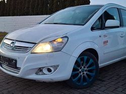 Weiß Gebraucht 2010 Opel Zafira Innovation Van / Kleinbus | 800 € (Superpreis)