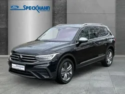 Deep black perleffekt (schwarz) Gebraucht 2024 VW Tiguan Allspace Life SUV | 48.600 €