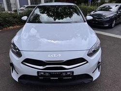 (wd) casa white s Gebraucht 2024 Kia Ceed Vision Limousine | 20.900 € (Fairer Preis)