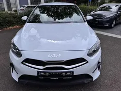 (wd) casa white s Gebraucht 2024 Kia Ceed Vision Limousine | 20.900 € (Fairer Preis)