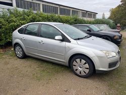 Silber Gebraucht 2007 Ford Focus Style Limousine | 2.990 € (Fairer Preis)