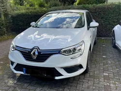 Weiß Gebraucht 2018 Renault Mégane IV Play Limousine | 9.890 € (Guter Preis)