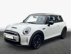 Weiß (nanuq white) Gebraucht 2023 Mini Cooper SE Classic Kleinwagen | 22.990 € (Fairer Preis)