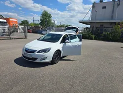 Weiß Gebraucht 2011 Opel Astra Design Edition Kombi | 1.350 € (Superpreis)