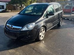 Schwarz Gebraucht 2012 Opel Zafira Van / Kleinbus | 2.500 € (Guter Preis)