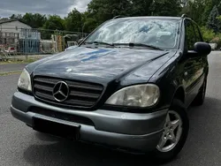 Schwarz Gebraucht 2001 Mercedes ML320 SUV | 2.800 €