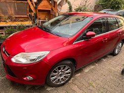Rot Gebraucht 2011 Ford Focus Kombi | 3.500 €
