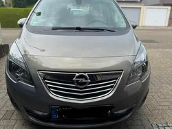 Braun Gebraucht 2011 Opel Meriva Van / Kleinbus | 4.900 € (Etwas zu teuer)