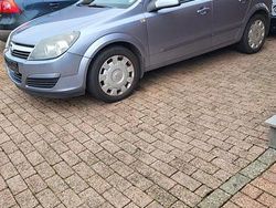 Silber Gebraucht 2004 Opel Astra Limousine | 1.750 €