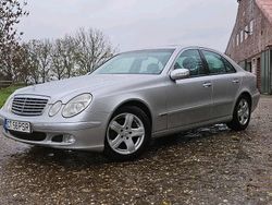 Silber Gebraucht 2003 Mercedes 220 Limousine | 3.750 €