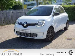 Weiss / quarz weiß (metallic) Gebraucht 2024 Renault Twingo Urban Kleinwagen | 17.900 € (Teuer)