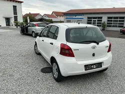 Weiß Gebraucht 2007 Toyota Yaris Limousine | 2.500 € (Guter Preis)