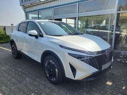 Pearl white Gebraucht 2024 Nissan Qashqai 360º SUV | 31.590 € (Etwas zu teuer)