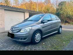 Gelb Gebraucht 2006 Mercedes B200 Van / Kleinbus | 2.400 € (Fairer Preis)