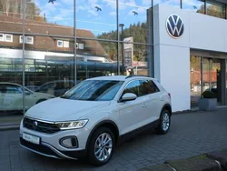 Ascotgrau Gebraucht 2023 VW T-Roc Life SUV | 26.990 € (Fairer Preis)