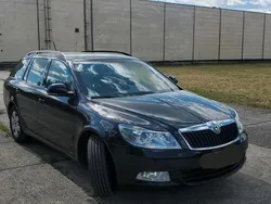 Schwarz Gebraucht 2011 Skoda Octavia Kombi | 3.000 € (Superpreis)