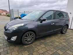 Grau Gebraucht 2012 Renault Scénic III Bose Edition Van / Kleinbus | 3.990 € (Guter Preis)