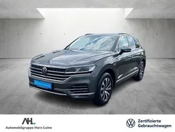 Grau Gebraucht 2020 VW Touareg Elegance SUV | 44.874 € (Fairer Preis)