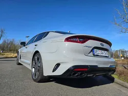 Grau Gebraucht 2018 Kia Stinger 3 Limousine | 31.200 € (Fairer Preis)