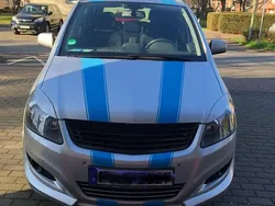 Silber Gebraucht 2011 Opel Zafira Van / Kleinbus | 6.000 € (Etwas zu teuer)