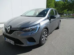Grau Gebraucht 2023 Renault Clio V Equilibre Kleinwagen | 16.500 € (Fairer Preis)