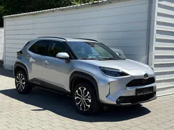 Shimmering silver metallic Neu 2025 Toyota Yaris Cross Comfort SUV | 27.379 € (Fairer Preis)