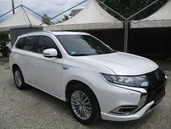 Weiß Gebraucht 2019 Mitsubishi Outlander P-HEV Top SUV | 15.250 € (Guter Preis)