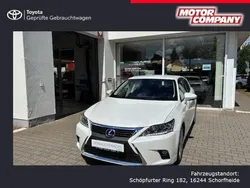 Weiß Gebraucht 2017 Lexus CT200h Luxury Line Limousine | 18.490 €