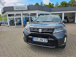 Grau Gebraucht 2024 Suzuki Vitara Comfort+ SUV | 26.400 € (Fairer Preis)