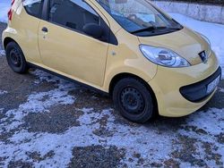 Gelb Gebraucht 2008 Peugeot 107 Kleinwagen | 2.000 € (Fairer Preis)