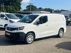 Weiß Gebraucht 2022 Peugeot Partner Premium Van / Kleinbus | 17.990 € (Fairer Preis)