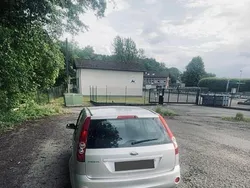 Grau Gebraucht 2007 Ford Fiesta Kleinwagen | 1.100 € (Fairer Preis)