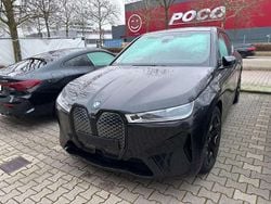 Schwarz (saphirschwarz metallic) Gebraucht 2024 BMW iX SUV | 56.900 € (Etwas zu teuer)