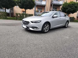 Grau Gebraucht 2021 Opel Insignia Edition Kleinwagen | 12.500 € (Fairer Preis)